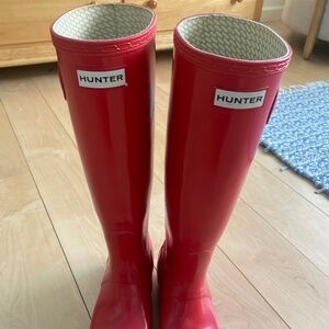 red Hunter boots